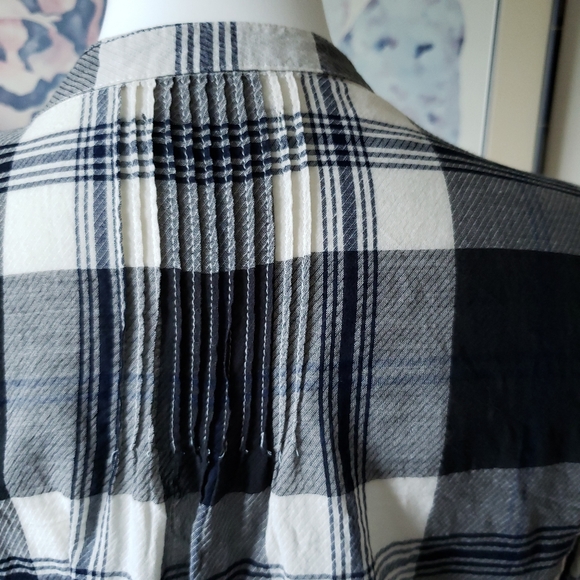 Max Jeans Large Black and White Lightweight Shirt Plaid Ruffled Sleeves - Picture 3 of 8